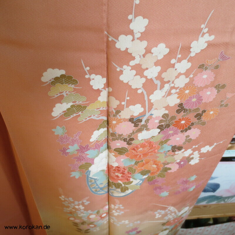 apricot mit Blüten klassischer Homongi Kimono