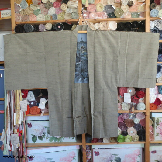helle Haori Kimono Tsumugi Seiden Jacke, handgemaltes Drachenfutter