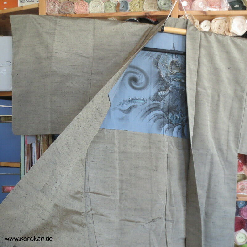 helle Haori Kimono Tsumugi Seiden Jacke, handgemaltes Drachenfutter