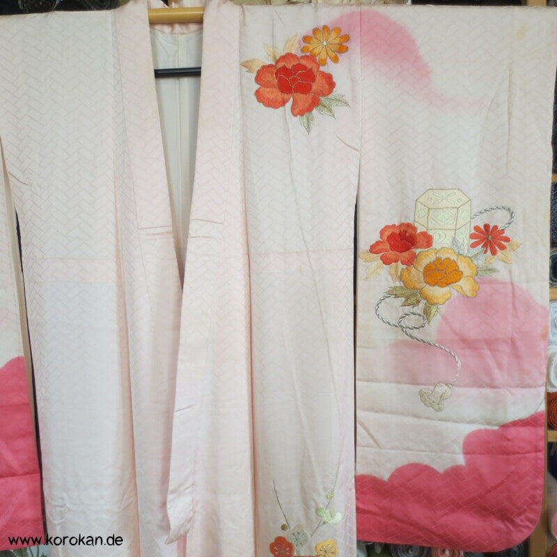 schöne Pfingstrosenstickereien Furisode - nur als Material