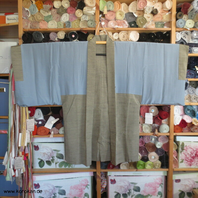 helle Haori Kimono Tsumugi Seiden Jacke, handgemaltes Drachenfutter