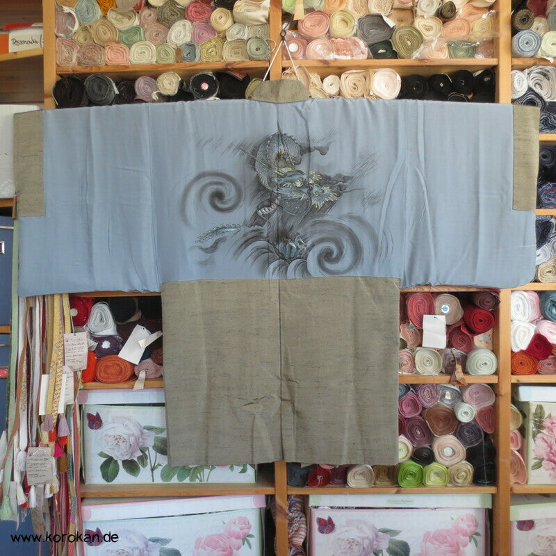 helle Haori Kimono Tsumugi Seiden Jacke, handgemaltes Drachenfutter