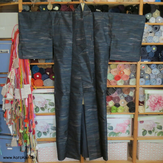 Jacquard gewebte dunkle Nebelschwaden Tsumugi Seiden Kimono, Japan