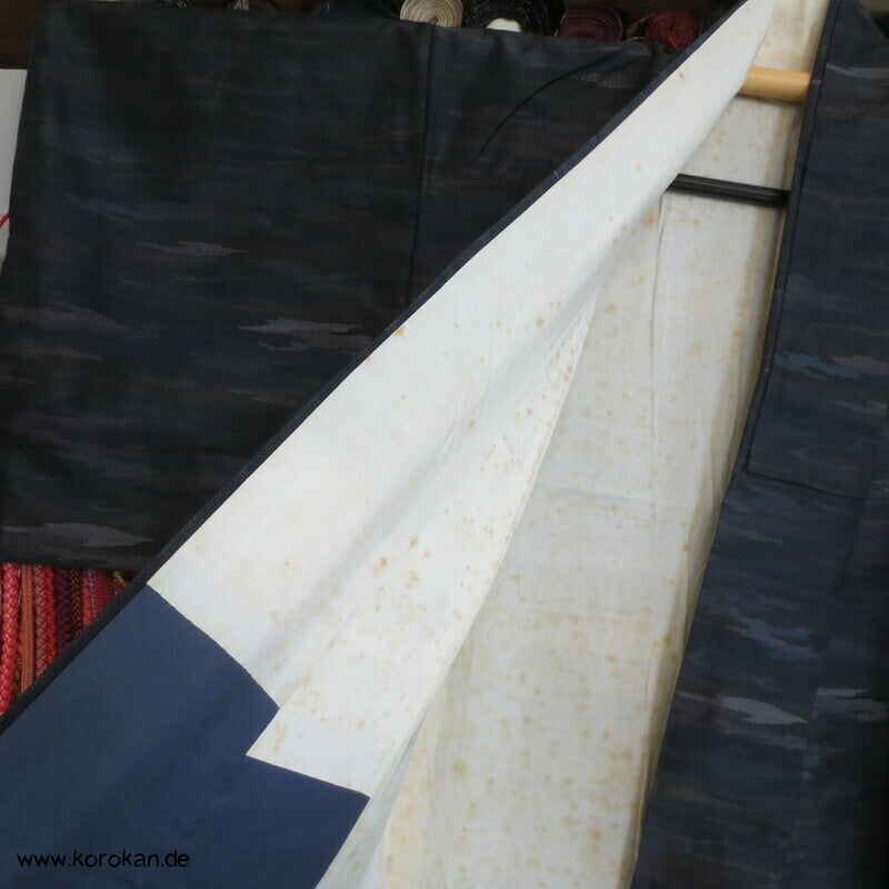 Jacquard gewebte dunkle Nebelschwaden Tsumugi Seiden Kimono, Japan
