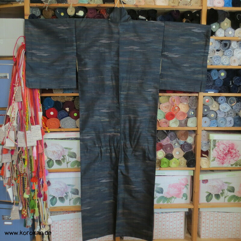 Jacquard gewebte dunkle Nebelschwaden Tsumugi Seiden Kimono, Japan