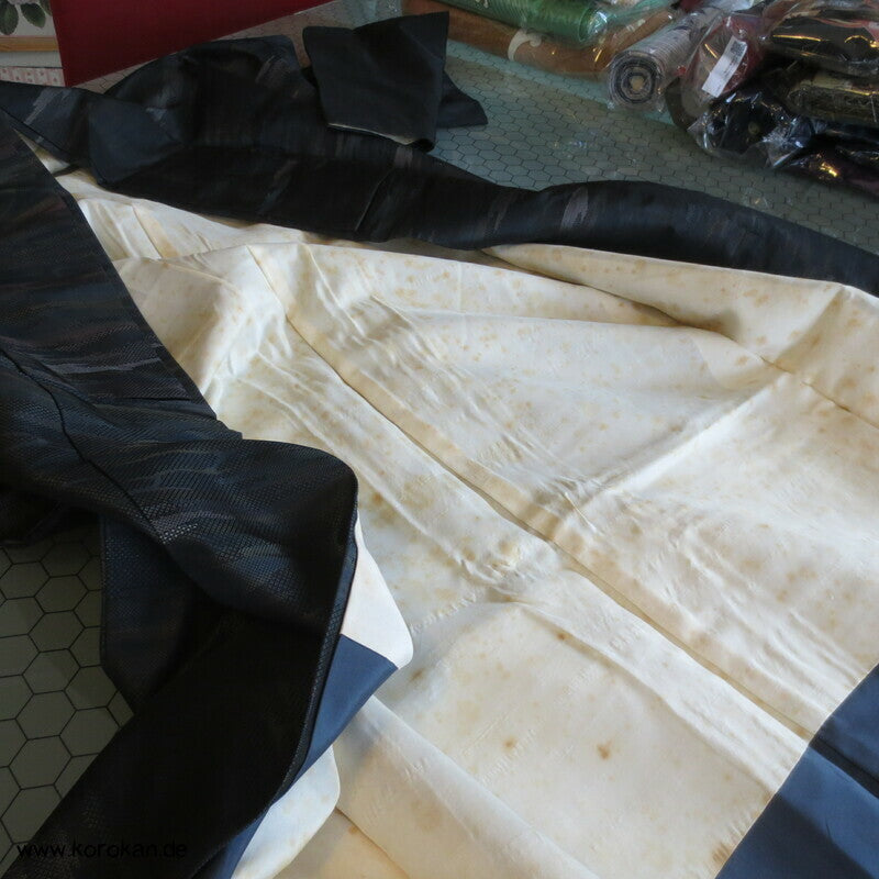 Jacquard gewebte dunkle Nebelschwaden Tsumugi Seiden Kimono, Japan