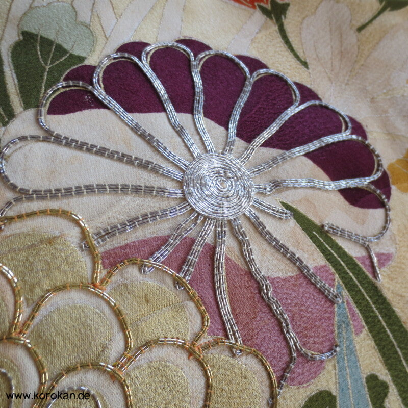 Gräser, Bambus, Chrysanthemen Seidendamast Furisode Kimono