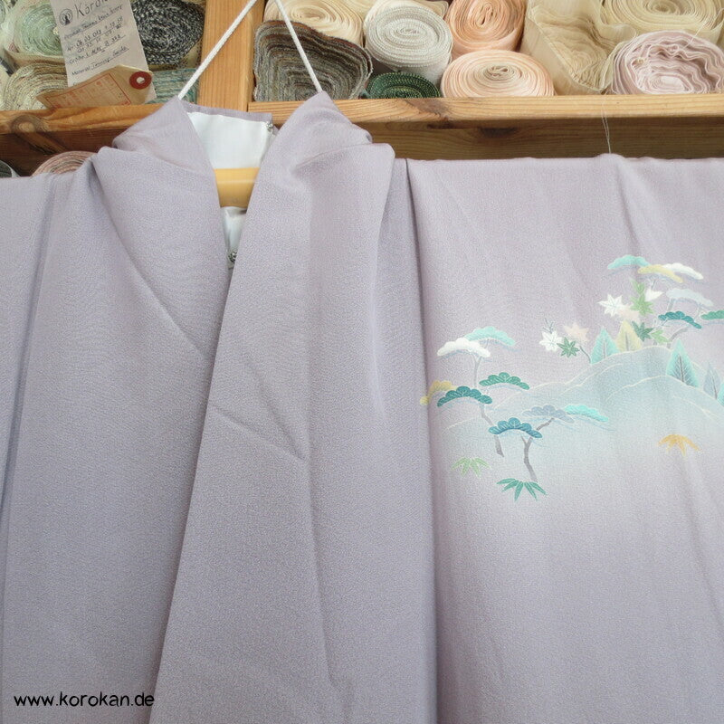 Tsukesage Kimono mauve Seidencrepe mit Gartenmotiven