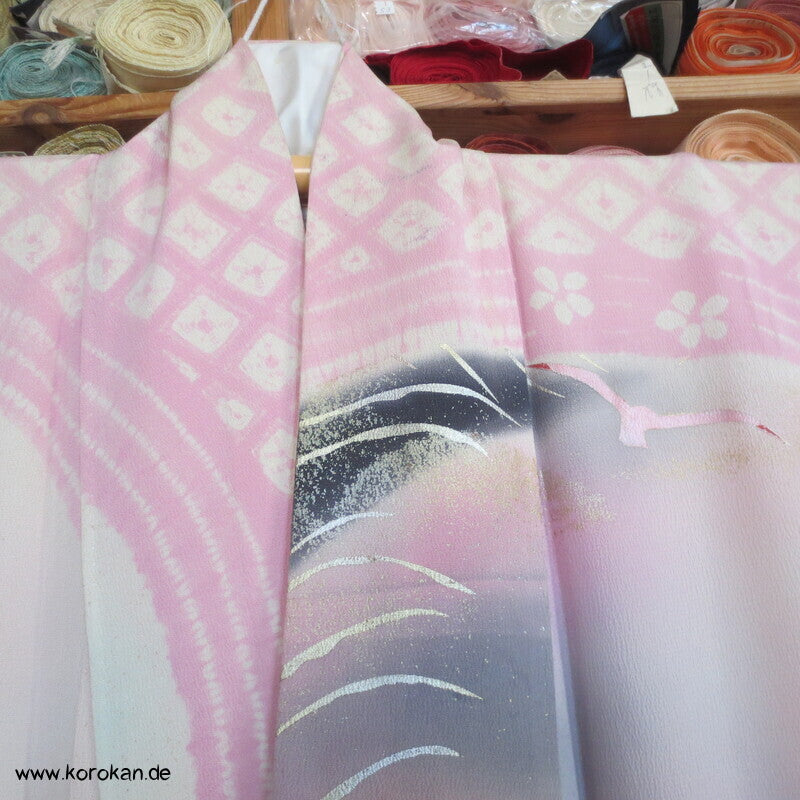 Furisode Kimono, Seiden Chirimen Crepe mit handgemaltem Motiv