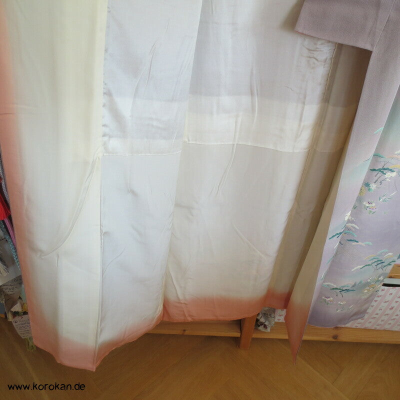 Tsukesage Kimono mauve Seidencrepe mit Gartenmotiven