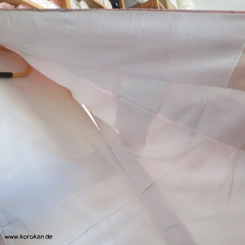 Furisode Kimono, Seiden Chirimen Crepe mit handgemaltem Motiv