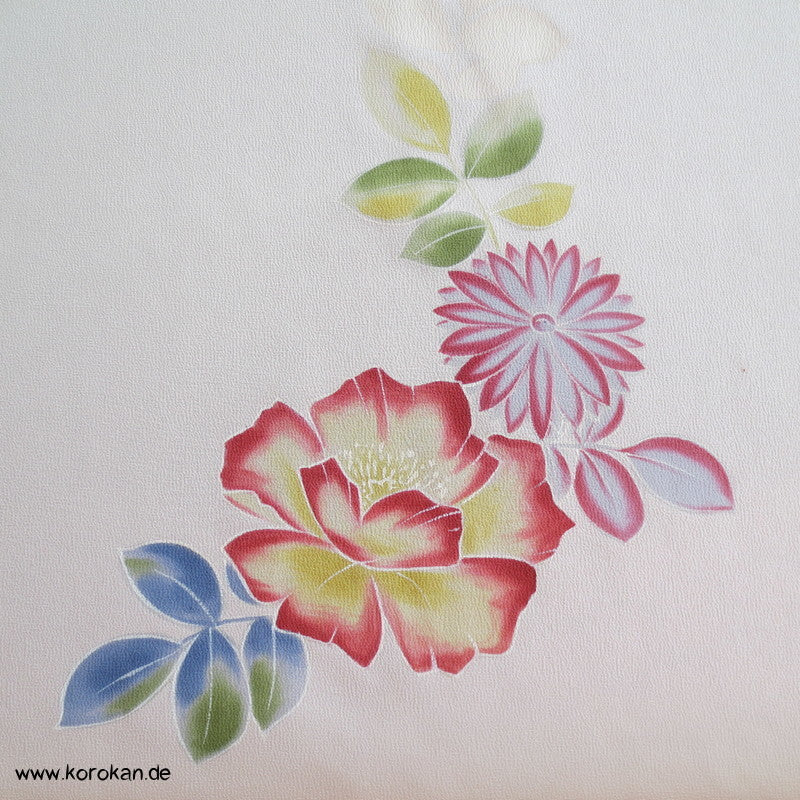 Chrysanthemen und Paeonien, Teilstickerei Yuzen Malerei Tanmono