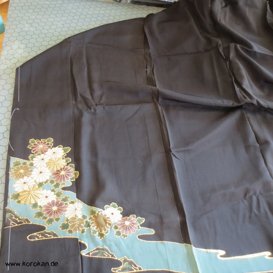 Tomesode Chrysanthemen Goldstickerei auf Fluss Seiden Kimono Karieba