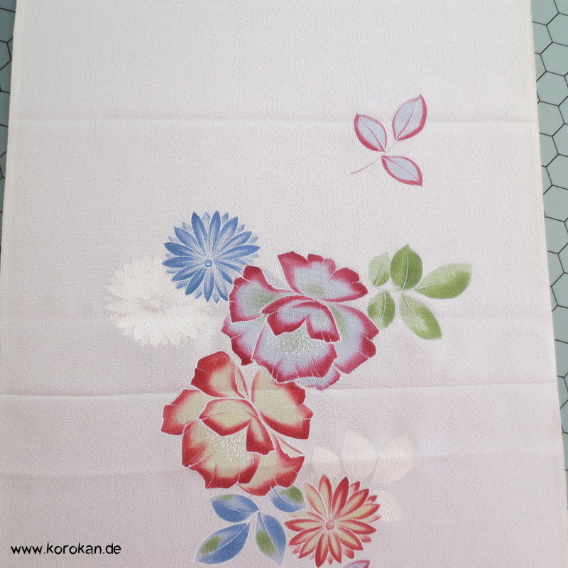 Chrysanthemen und Paeonien, Teilstickerei Yuzen Malerei Tanmono