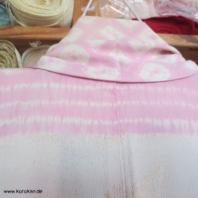 Furisode Kimono, Seiden Chirimen Crepe mit handgemaltem Motiv