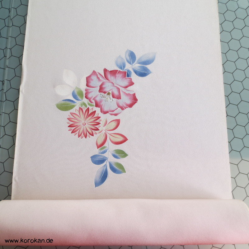 Chrysanthemen und Paeonien, Teilstickerei Yuzen Malerei Tanmono
