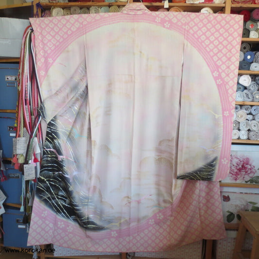 Furisode Kimono, Seiden Chirimen Crepe mit handgemaltem Motiv
