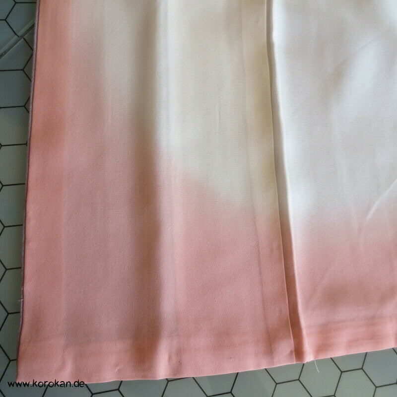 Tsukesage Kimono mauve Seidencrepe mit Gartenmotiven