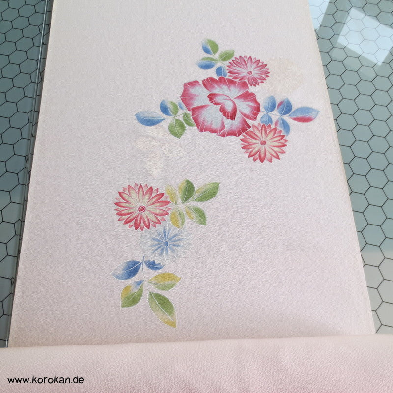 Chrysanthemen und Paeonien, Teilstickerei Yuzen Malerei Tanmono