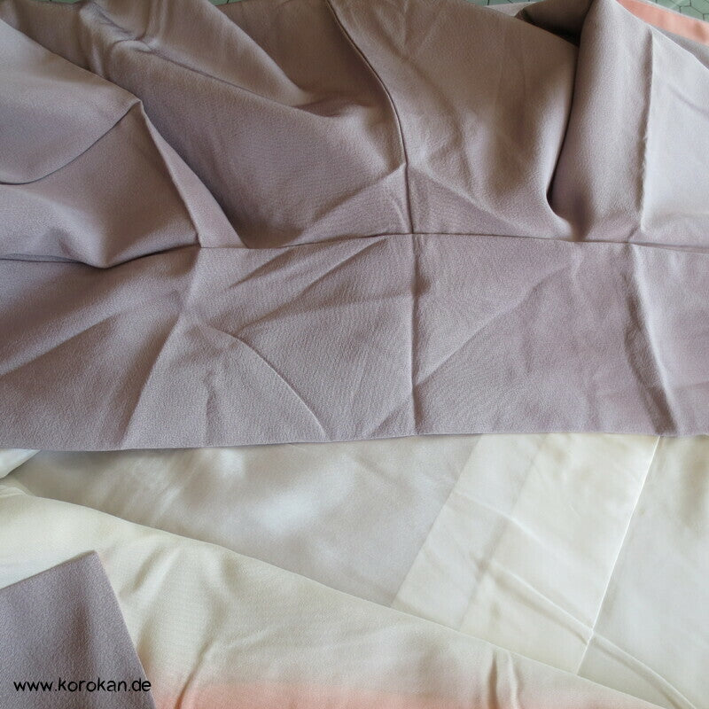 Tsukesage Kimono mauve Seidencrepe mit Gartenmotiven
