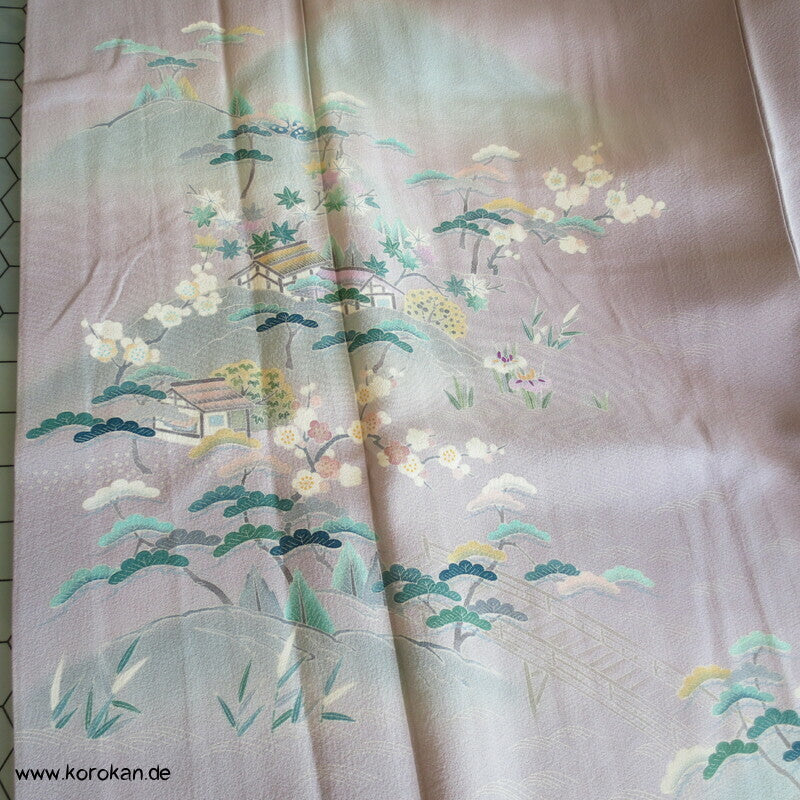 Tsukesage Kimono mauve Seidencrepe mit Gartenmotiven