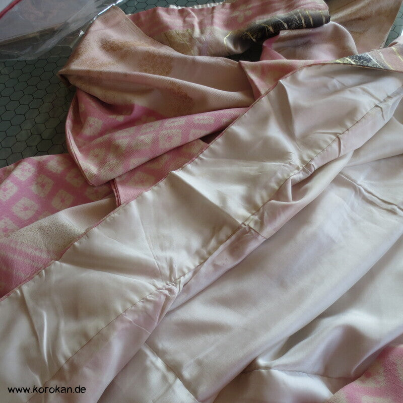 Furisode Kimono, Seiden Chirimen Crepe mit handgemaltem Motiv