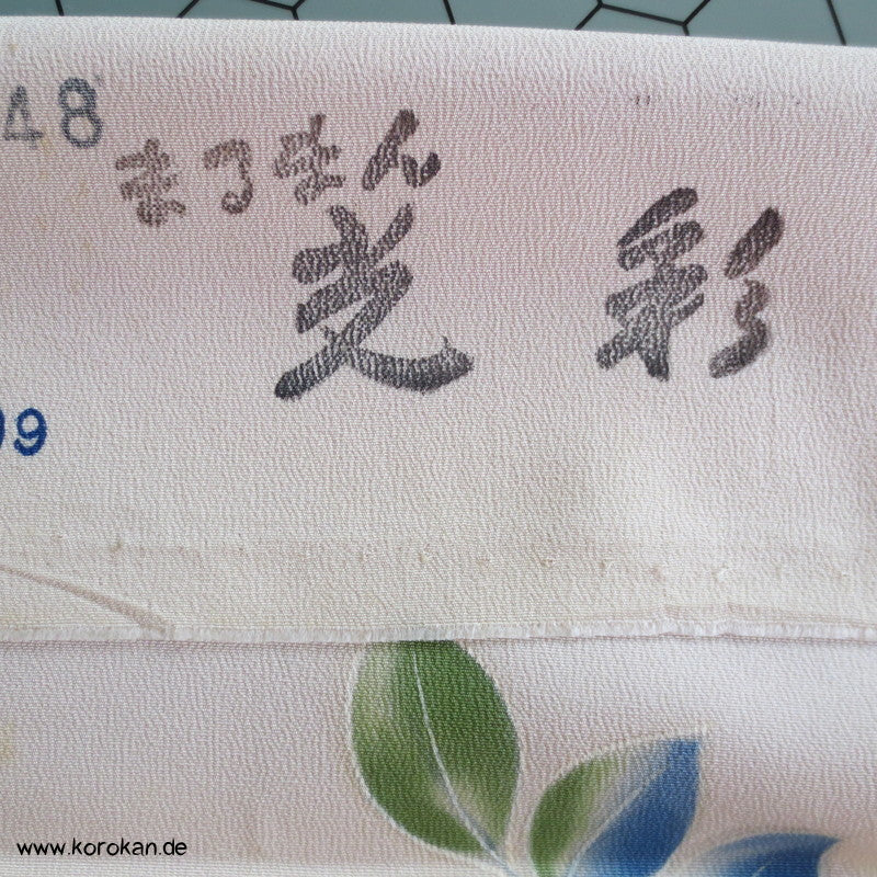 Chrysanthemen und Paeonien, Teilstickerei Yuzen Malerei Tanmono
