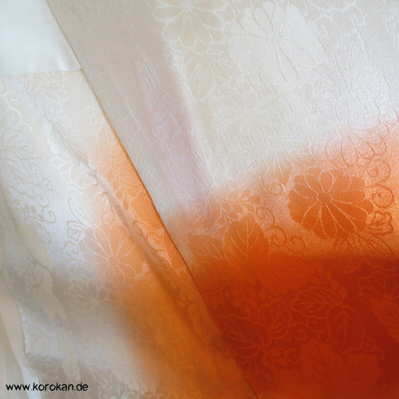gestickte Wellen, Chrysanthemen, viele Details Seiden Furisode