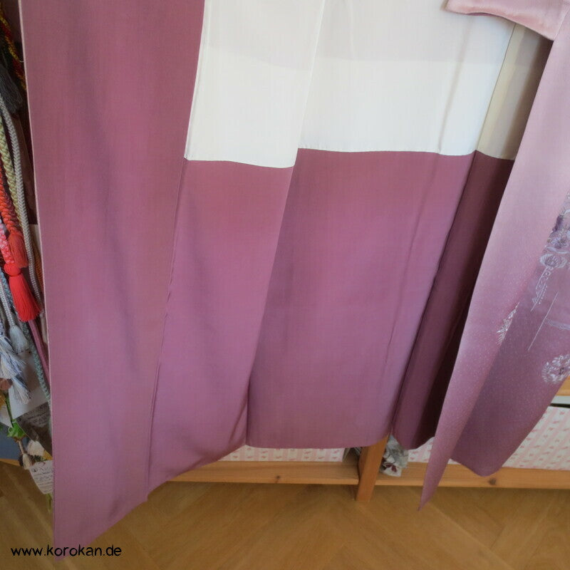 Tsukesage Kimono mauve Seidendamast bestickt