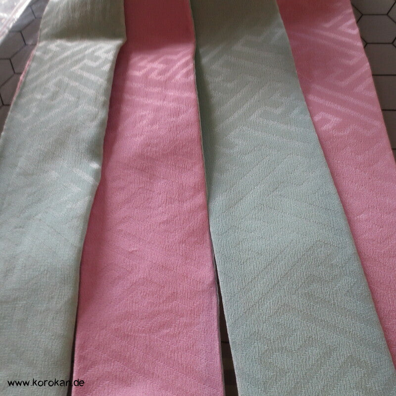 Kasane Eri Kimono Kragen gepolstert, Sayagata Damast Seide