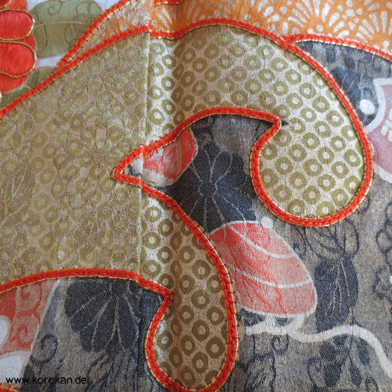 gestickte Wellen, Chrysanthemen, viele Details Seiden Furisode