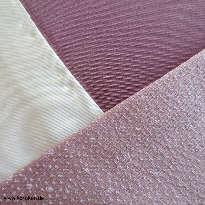 Tsukesage Kimono mauve Seidendamast bestickt