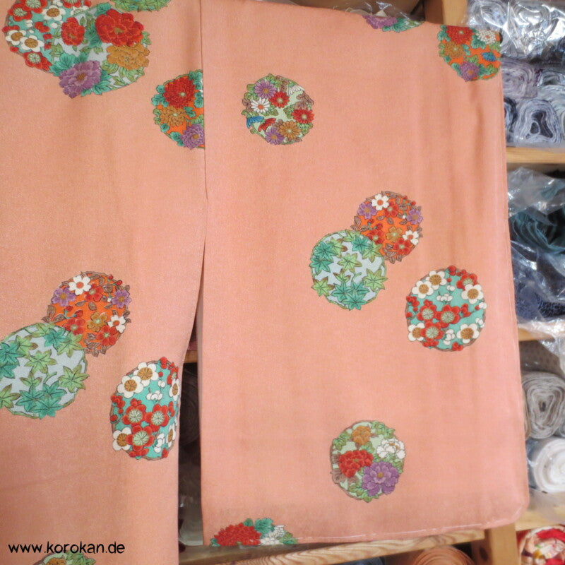 azalee mit bunten Blumenrondellen Komon Kimono