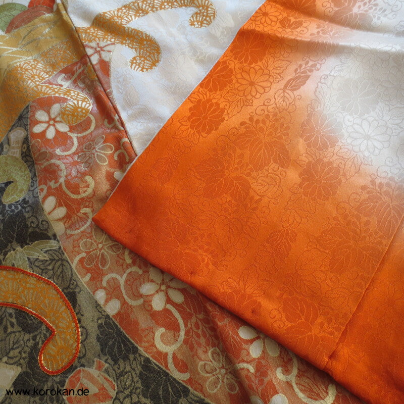 gestickte Wellen, Chrysanthemen, viele Details Seiden Furisode
