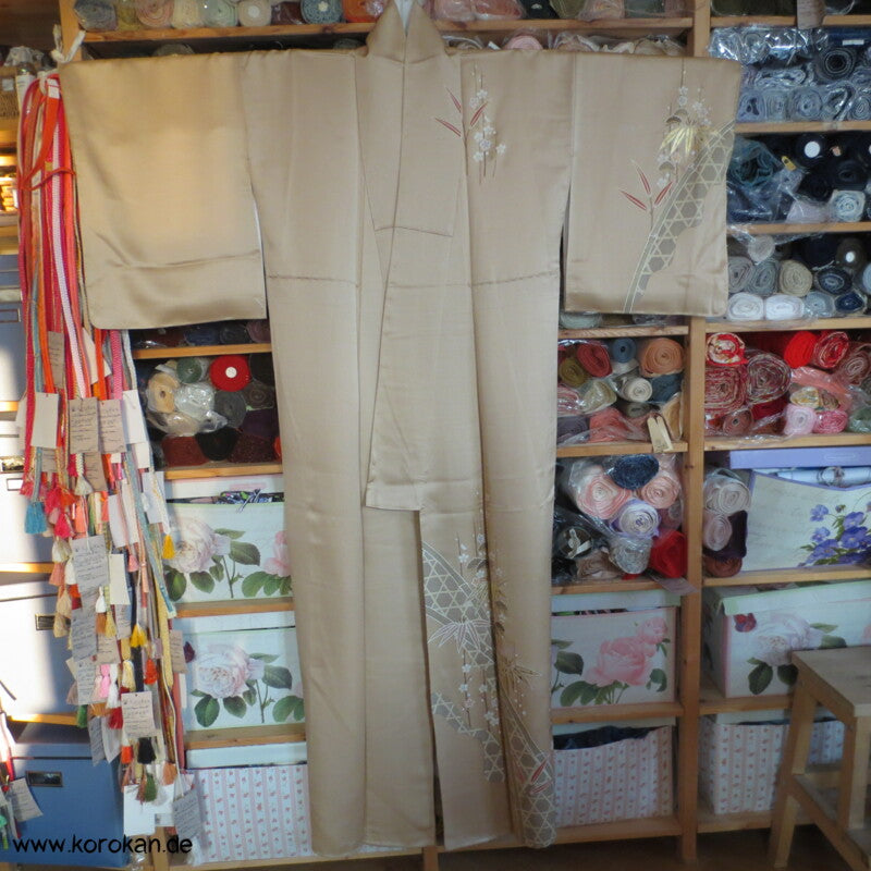 Homongi Kimono gold beige Seidendamast mit Bambusgitter und Blätter