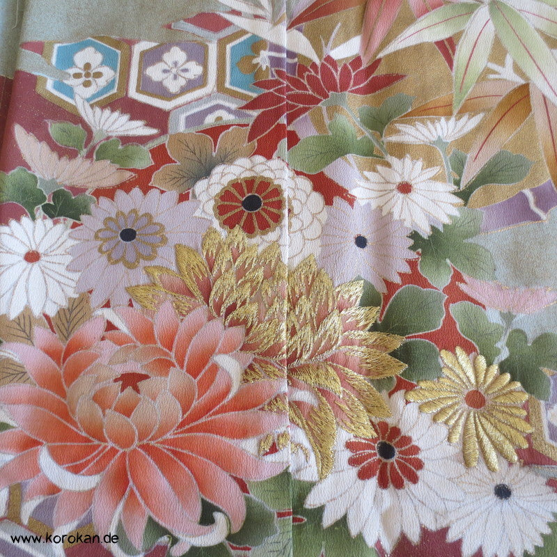 Tomesode Blumen, Golddruck/ -stickerei Seiden Kimono Karieba