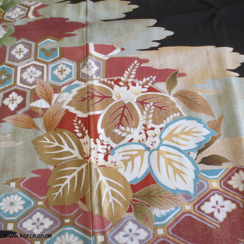 Tomesode Blumen, Golddruck/ -stickerei Seiden Kimono Karieba