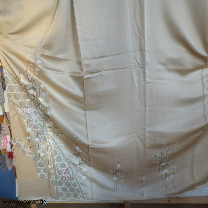 Homongi Kimono gold beige Seidendamast mit Bambusgitter und Blätter