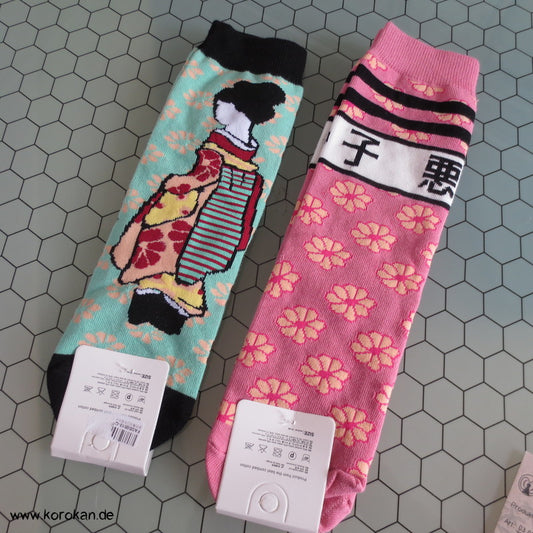 große bunte Socken ohne Zehenabtrennung mit Japanmotiven