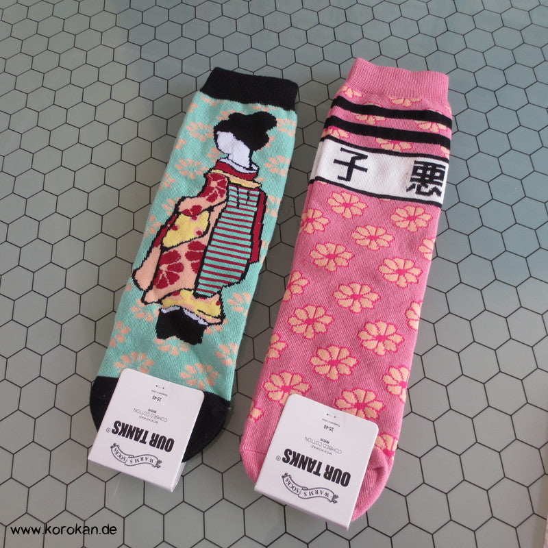 große bunte Socken ohne Zehenabtrennung mit Japanmotiven