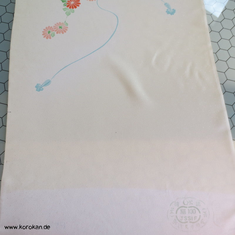 Yuzen Blumen mit Golddruck auf Schneegestöber Tanmono