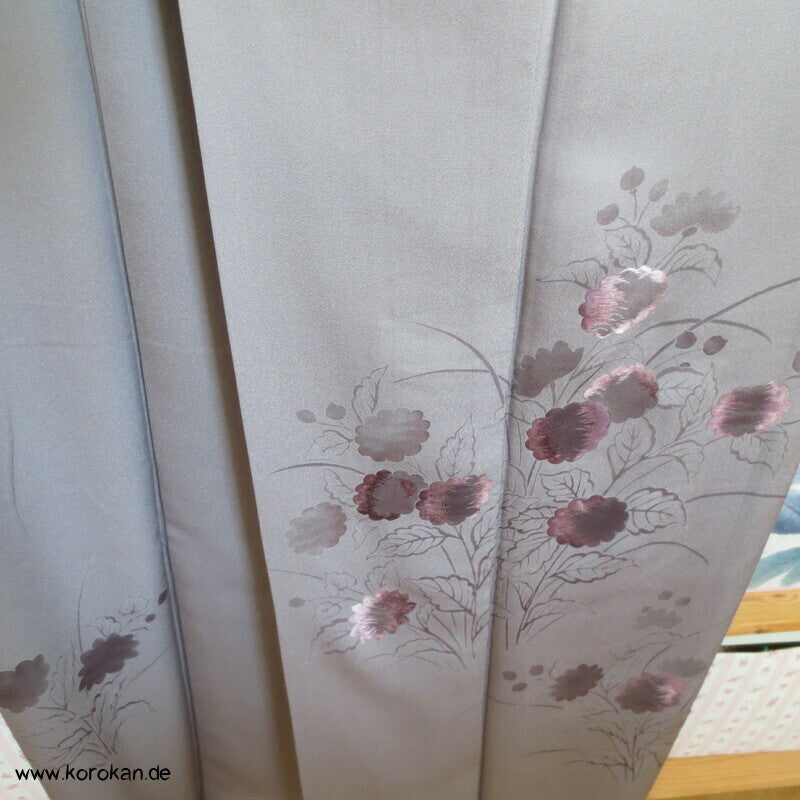 Tsukesage Kimono graumauve Seidendamast teilbestickt