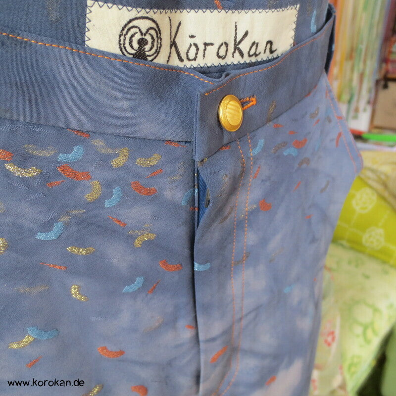 Jeans aus Kimono Seide mit eingewebten Fächern, gebatikt,  Gr. 38