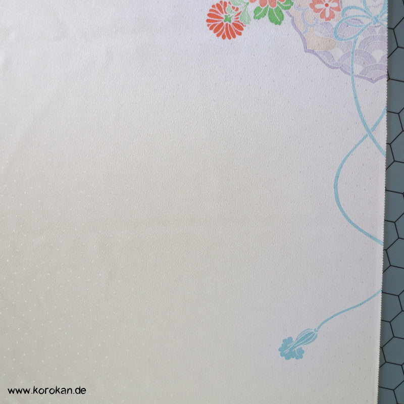 Yuzen Blumen mit Golddruck auf Schneegestöber Tanmono