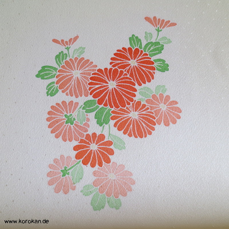 Yuzen Blumen mit Golddruck auf Schneegestöber Tanmono