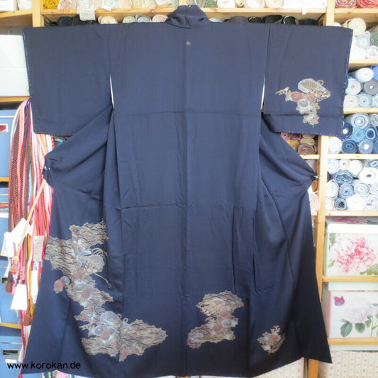 Tsukesage Kimono Seide dunkelblau mit Schatzkisten und Blumen