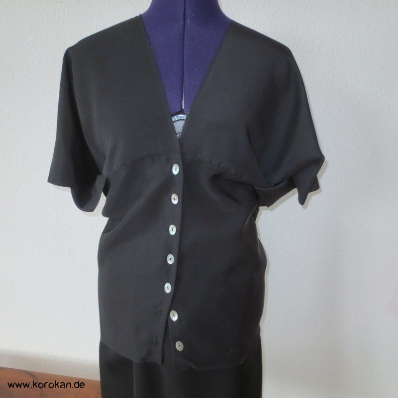 schwarze Chirimen Crêpe Zero Waste Seidenbluse