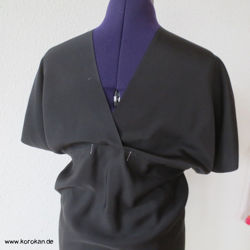 schwarze Chirimen Crêpe Zero Waste Seidenbluse
