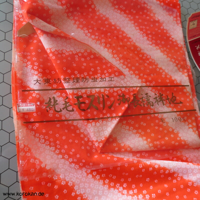 Juban Kimono Wollmusselin Millefleur in diagonalen Streifen