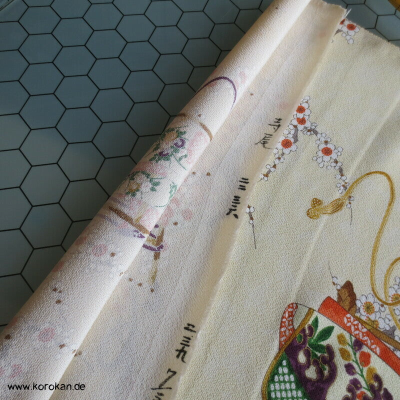 Tagasode, Kimono Hänger Chirimen Crepe Kimono Seide